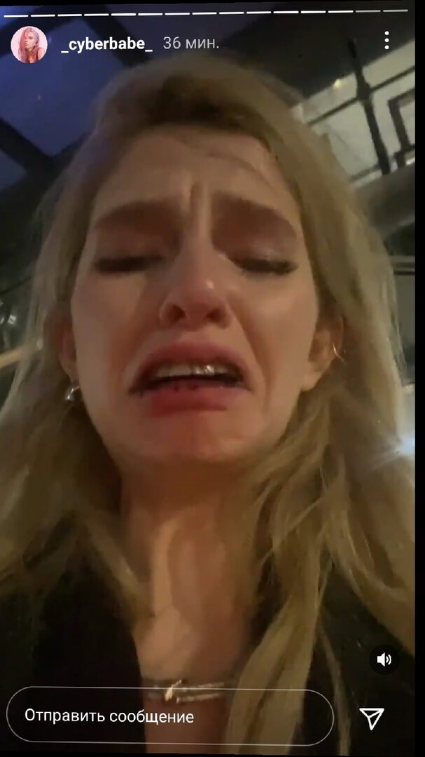 Блоггер ударил девушку головой. Mellstroy сливы. Мелстрой избил девушку головой об стол. Блогерша разбила голову о экран. Мелстрой избил девушку.