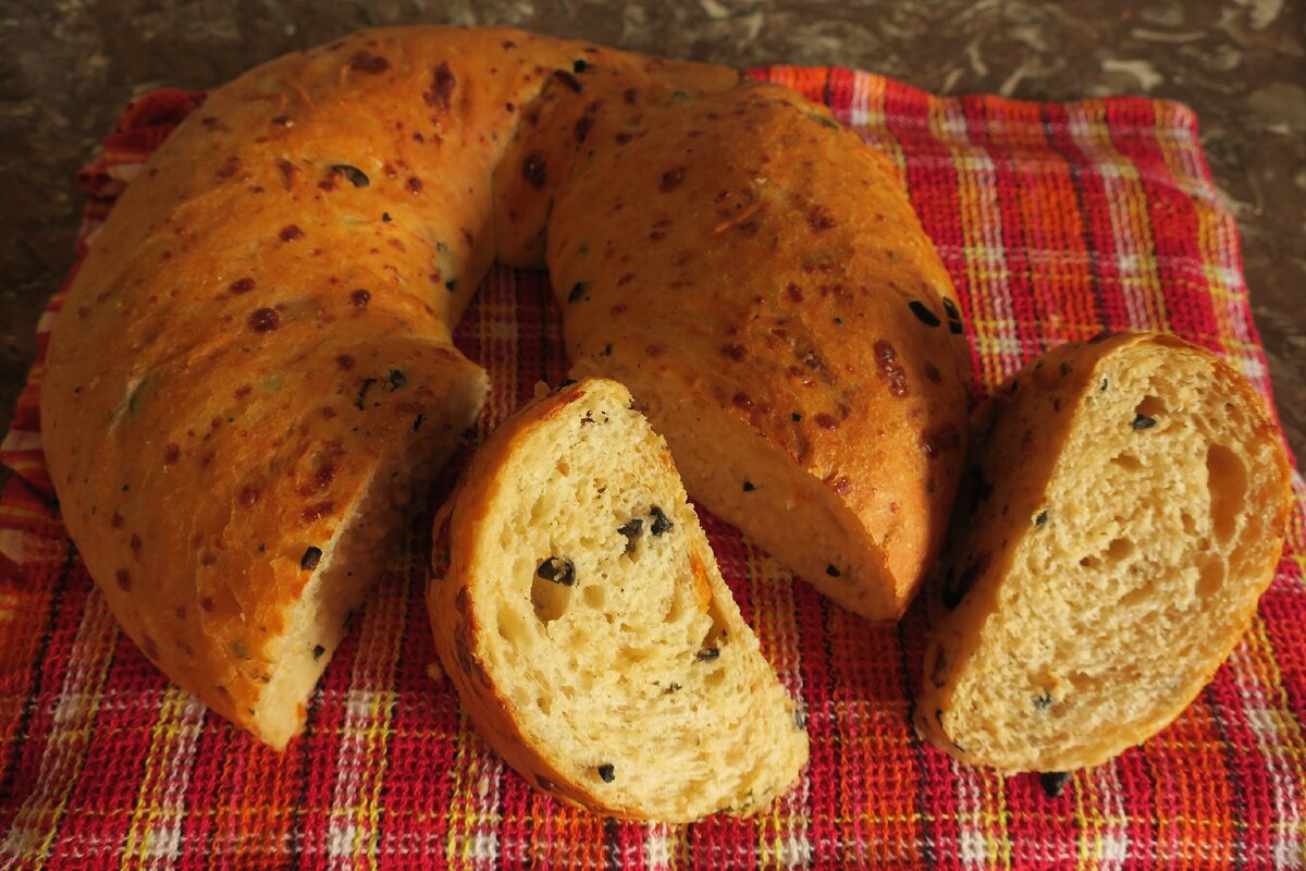 Итальянский хлеб рецепты. Итальянский хлеб. Хлебобулочные изделия Италии. Хлеб в Италии. Хлеб с приправами итальянский.