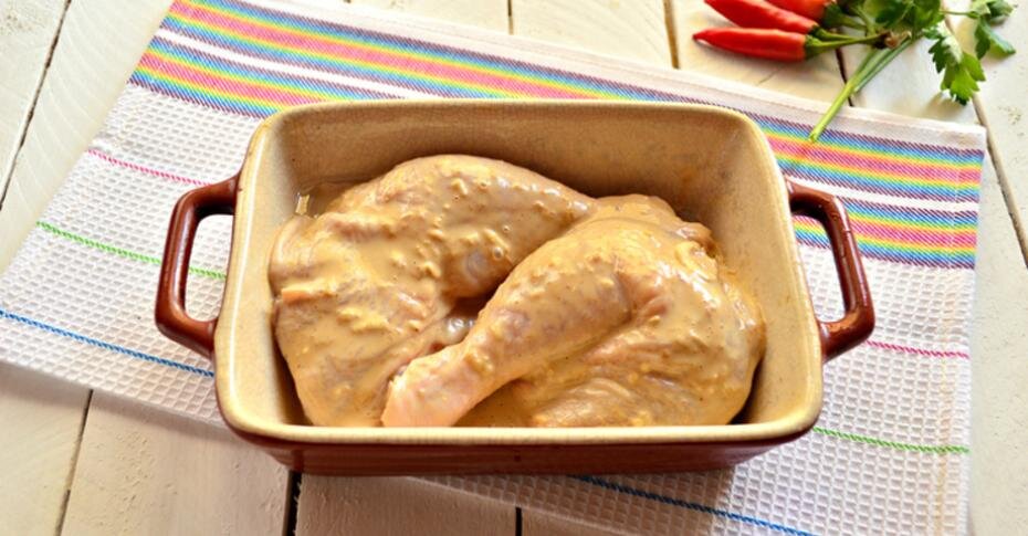 Окорочок куриный в духовке. Соус для запекания окорочка.. Майонезная шапка для запекания. Окорочка куриные — 2 штуки