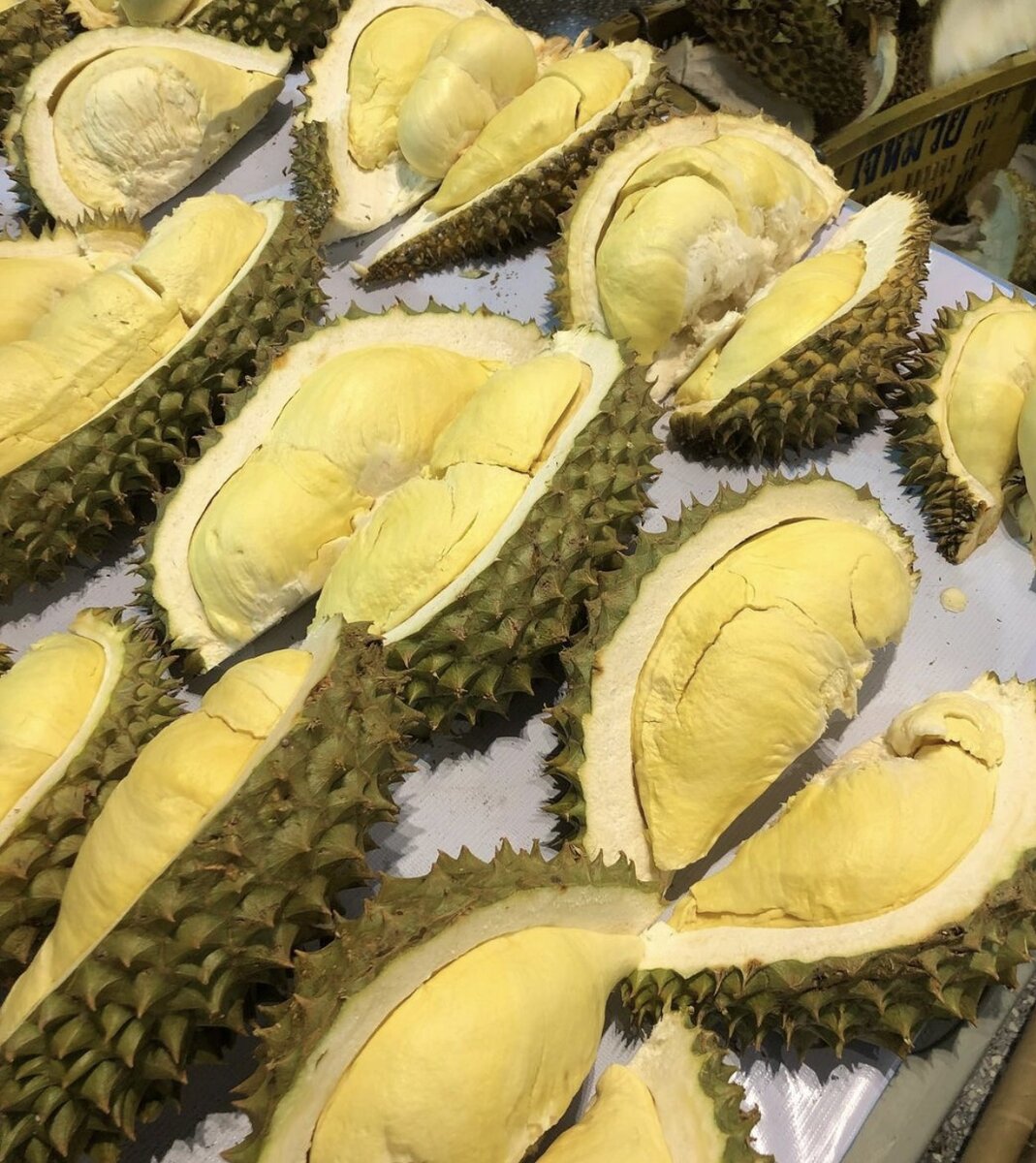Пару раз в неделю обязательно ходили полакомиться дурианом 👌 . Такой разделанный никогда не покупайте ‼️‼️‼️