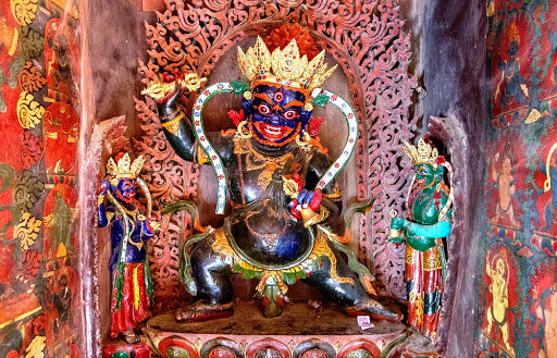 Статуя Ваджрапани в монастыре Пелкор Чходе на Тибете. Фото с сайта Tourpedia