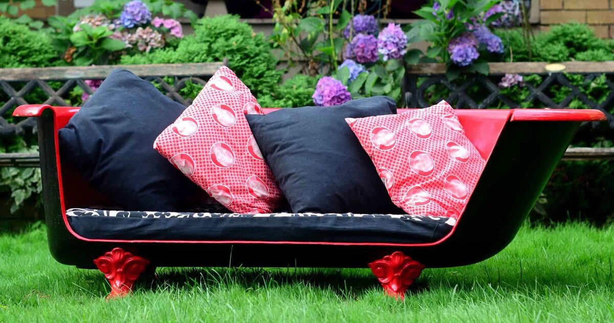 Диван из старой ванны