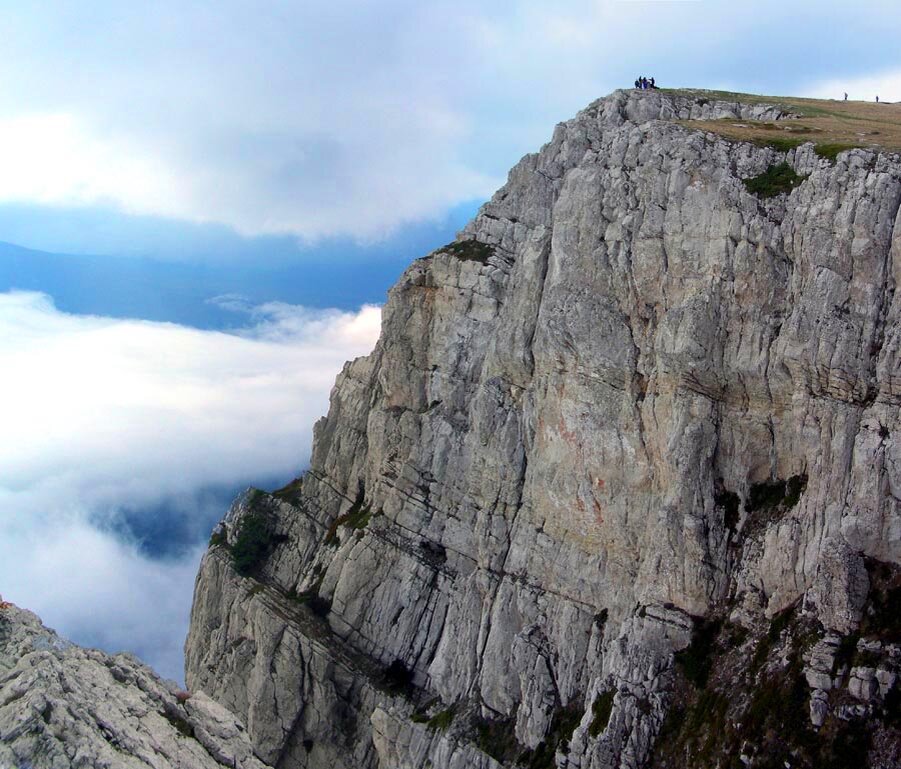 Высочайшая гора крыма. Гора Эклизи-Бурун. Чатыр-Даг гора Эклизи Бурун. Чатыр-Даг Крым вершина. Эклизи Бурун Крым.