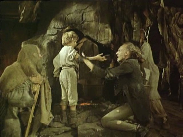 Кадр из фильма "Мальчик-с-пальчик" взят для иллюстрации из Яндекс Картинки.  