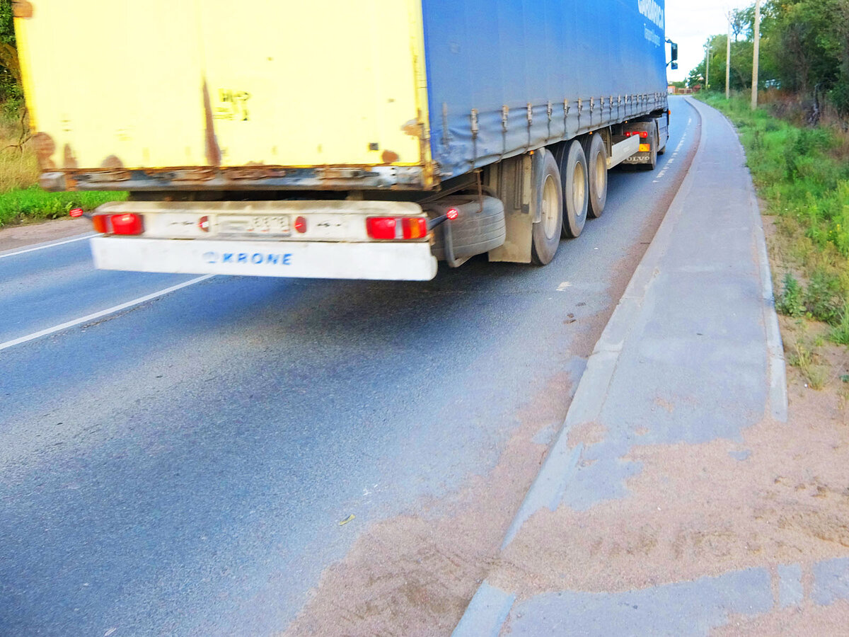 Места для велосипедиста нет!