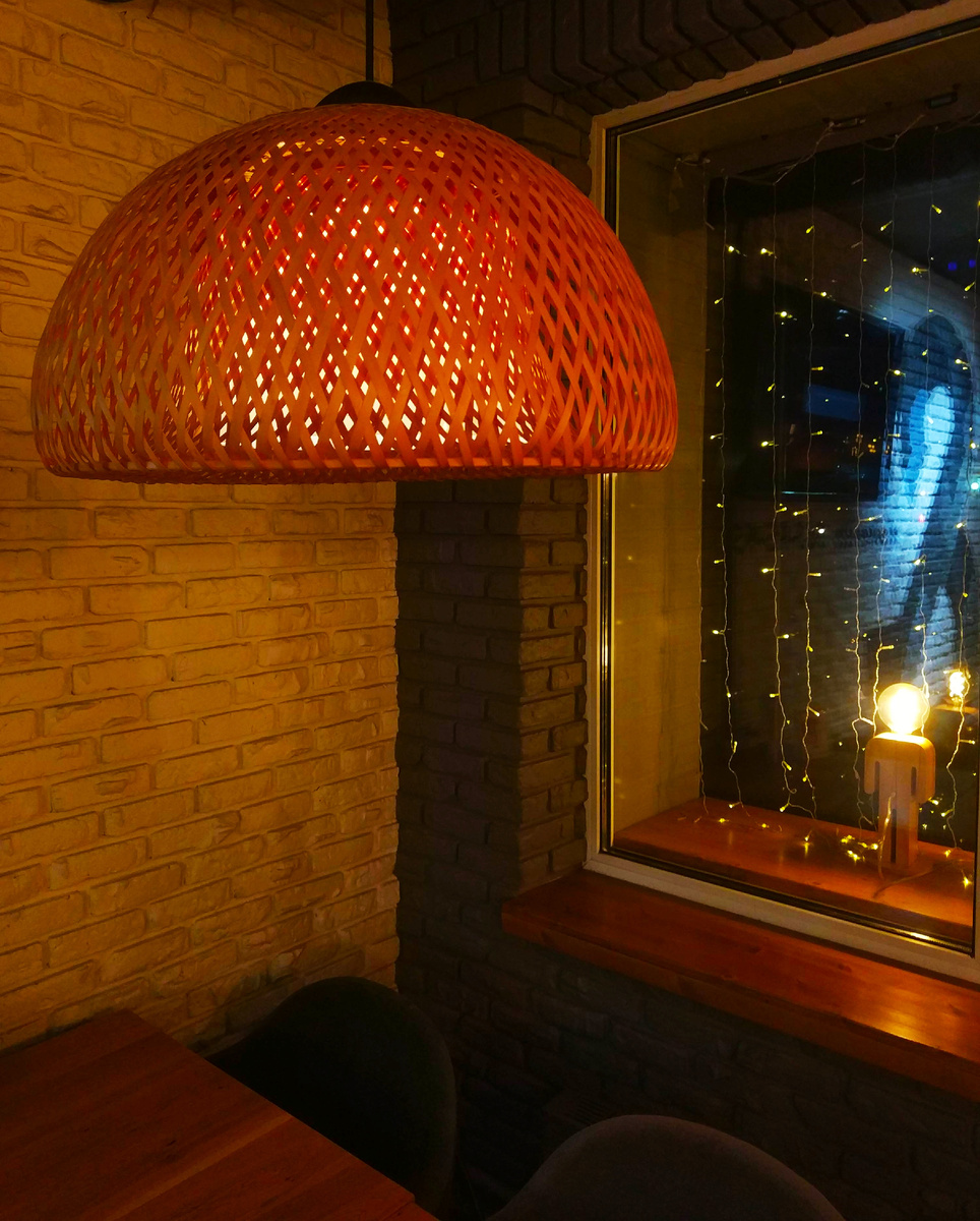 Светильники на фото иллюстрируют мою миссию: я вношу ясность в размышления собеседников.