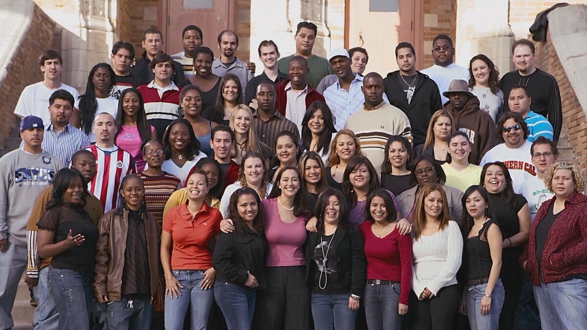 Эрин Груэлл со своими учениками.