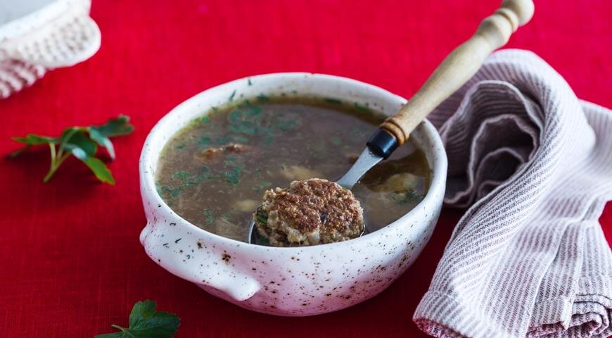 Больше рецептов домашних супов и бульонов на www.gastronom.ru