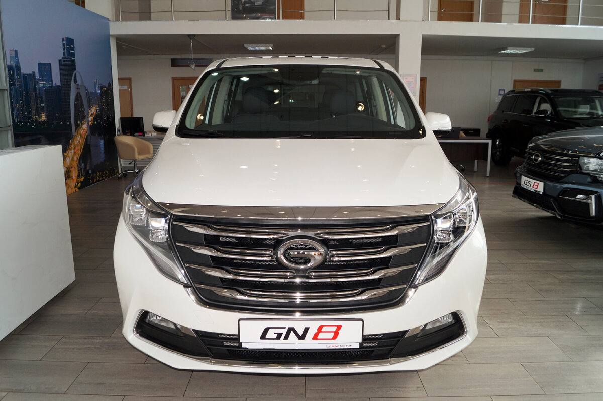 Вид спереди GAC GN8