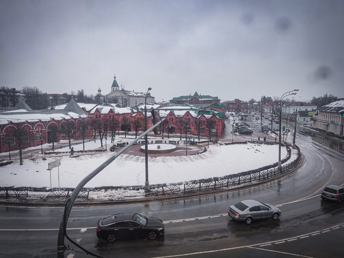 Вид на старинные Торговые ряды — самый центр города