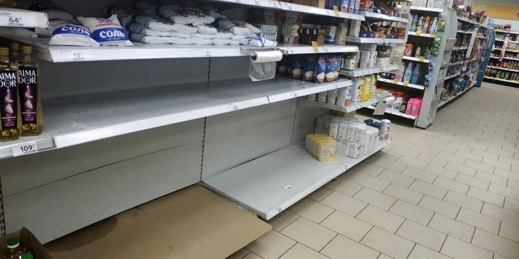 Только гордая соль бросается в глаза, и сыпится на сладкие раны