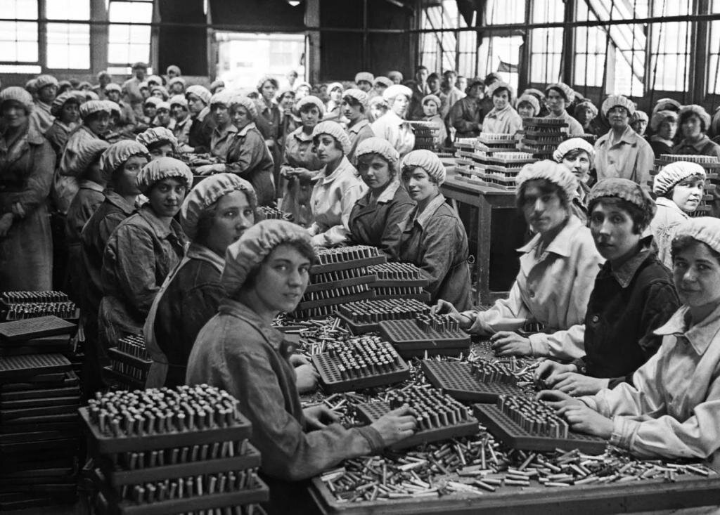 Женщины на заводе: Первая мировая