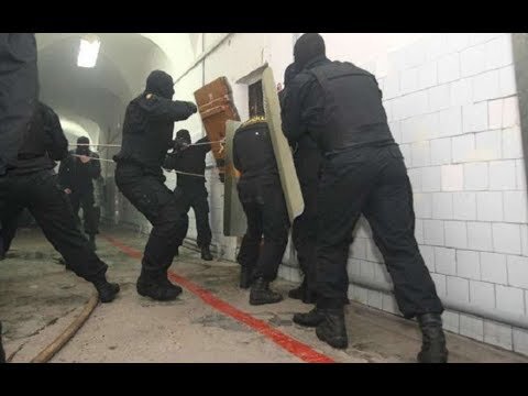 Как сотрудника режима кинули заключенные? Подпишись!