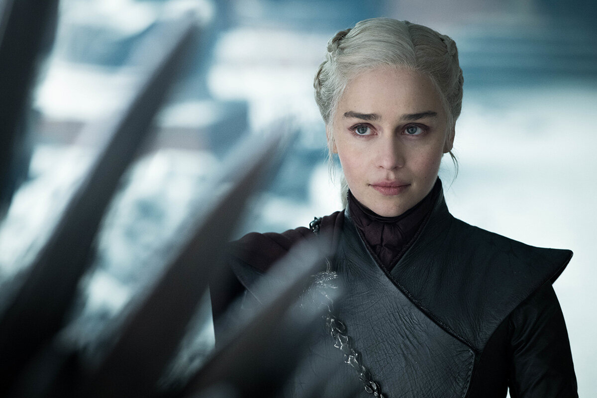 Взято из https://mainstyles.ru/uploads/material-image/Emilia_Clarke_Game_of_Thrones_finale_02_Mainstyle.jpg