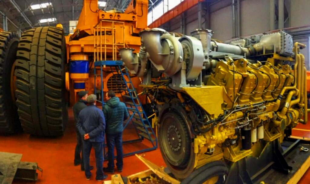 Дизель дм-185. Дизель 6дм-185т. Белаз 75710 трансмиссия. Двигатель карьерного самосвала. Карьерный самосвал белаз-7555в.