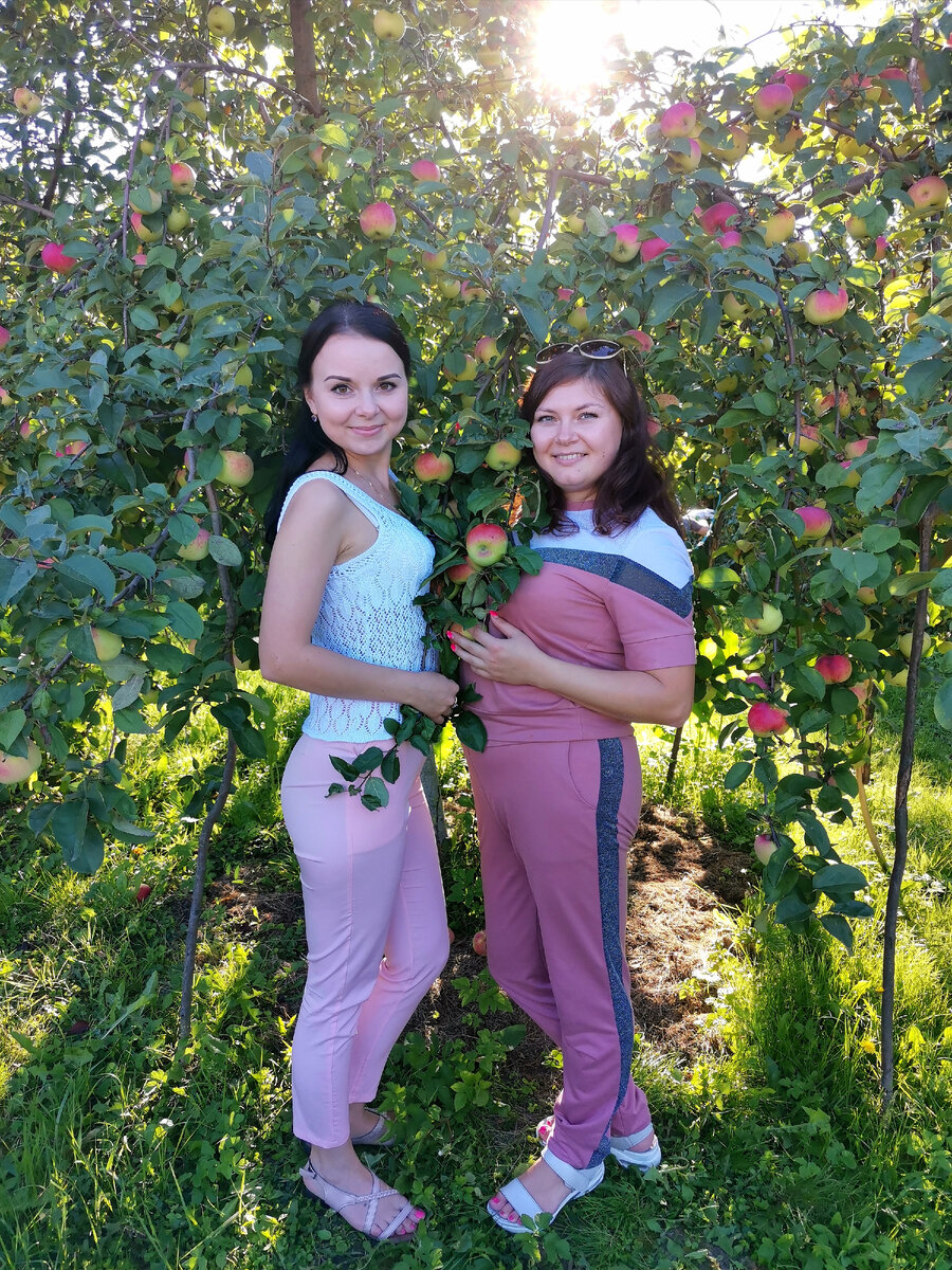 С подружкой в огороде у бабушки 2 года назад 