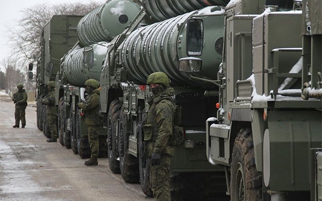 Комплекс С-400 из состава Балтфлота на марше
