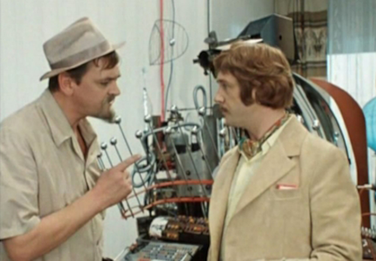 "Меня терзают смутные сомненья..." Кадр из фильма "Иван Васильевич меняет профессию". Реж. Л. Гайдай.