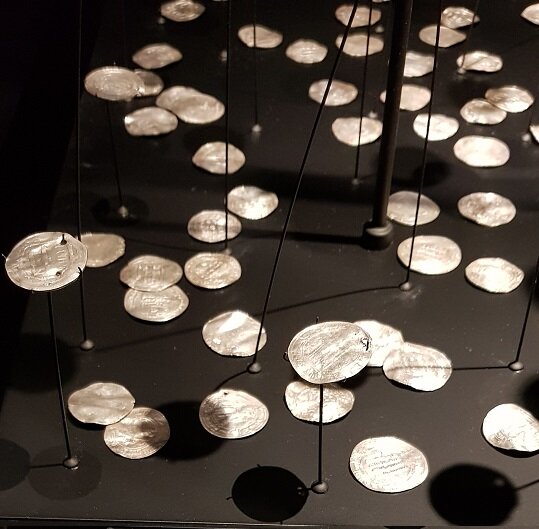 Серебряные дирхамы - их в Дании находят невероятно много. .