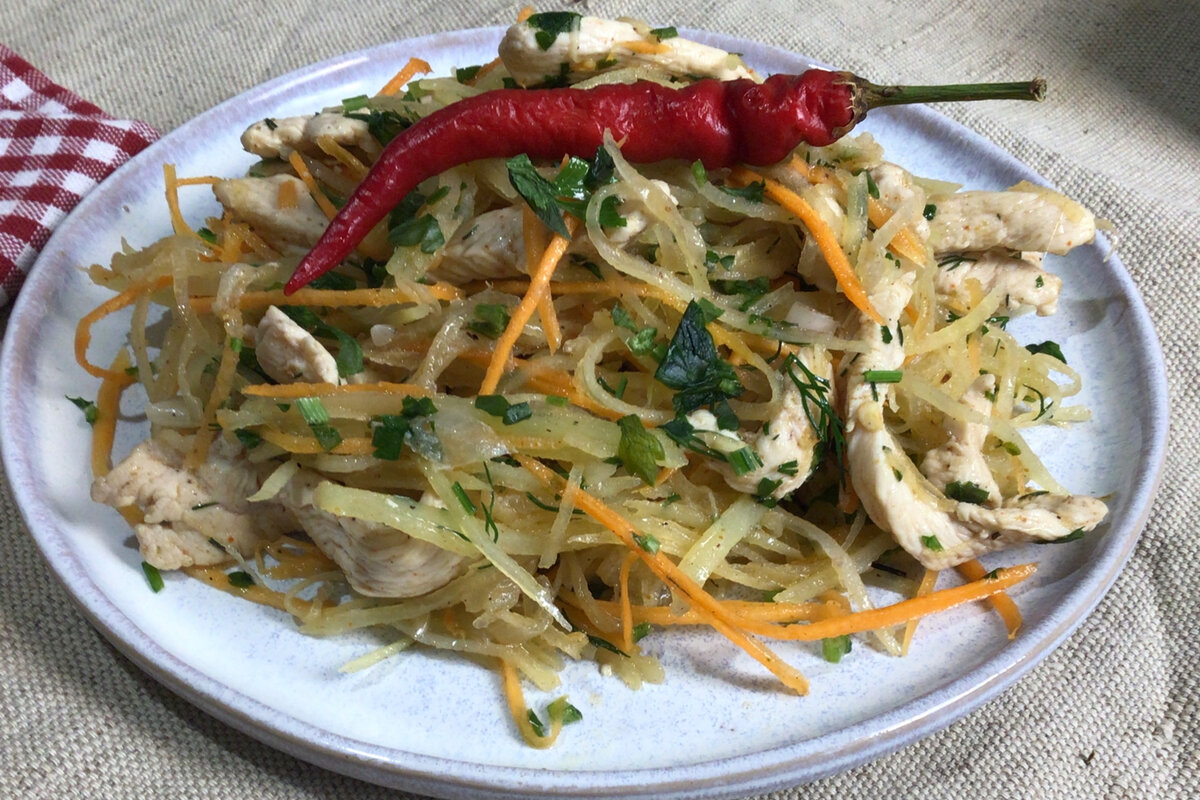 Салат с корейской картошкой. Камди корейское блюдо. Корейский салат из картошки. Камдича. Камдича по-корейски рецепт салат из картошки