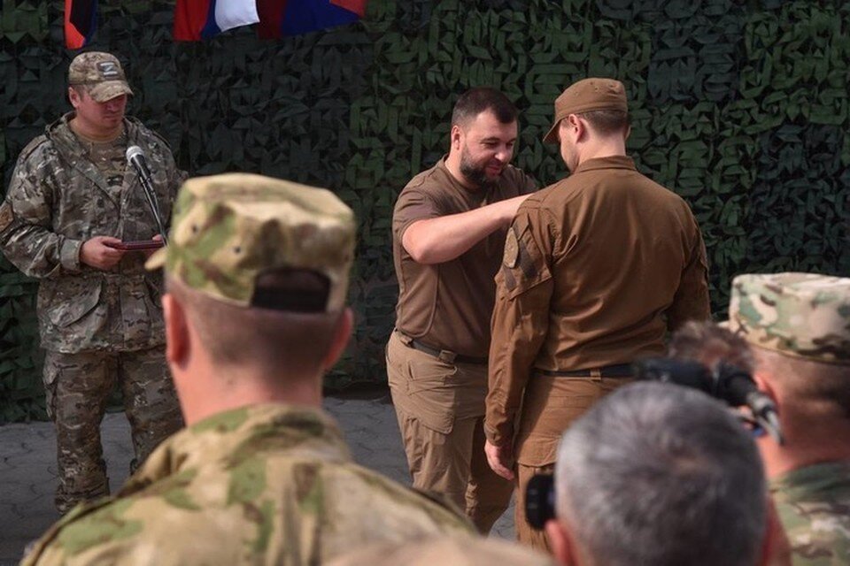     Денис Пушилин поблагодарил военнослужащих «Каскада» за доблестную боевую работу. Фото: АГ ДНР