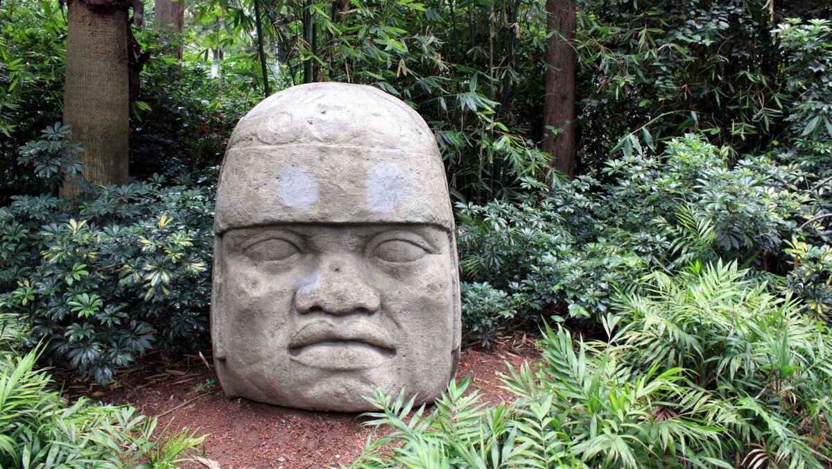 Ольмеки цивилизация. Каменные головы ольмеков мексика. Головы ольмеков мексика. Ольмекские головы мексика. Головы ольмеков мексика.