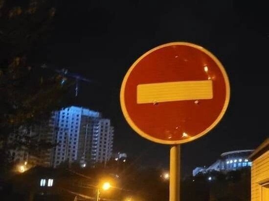 В центре Тамбове во время футбольного матча ограничат движение транспорта 

Сегодня, 31 августа, в связи с проведением футбольного матча Кубка России между командами «Спартак» и «Салют» в областном центре временно запретят движение транспорта. Ограничения будут действовать с 16.00 и до окончания мероприятия. 
 
Будут запрещены остановка и стоянка транспортных средств: 
 
по четной стороне улицы Советской, на участке от улицы Студенецкой набережной до улицы Студенецкой; 
по нечетной стороне улицы Карла Маркса, на участке от улицы Студенецкой до улицы Студенецкой набережной; 
по четной стороне улицы Студенецкой набережной, на участке от улицы Советской до улицы Карла Маркса. 
Кроме того, стоянку и движение транспорта запретят по улице Студенецкой, на участке от улицы Советской до улицы Карла Маркса.