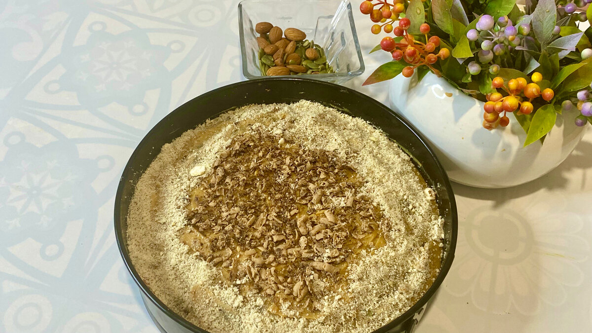 Украшать можно чем угодно, на свой вкус. 