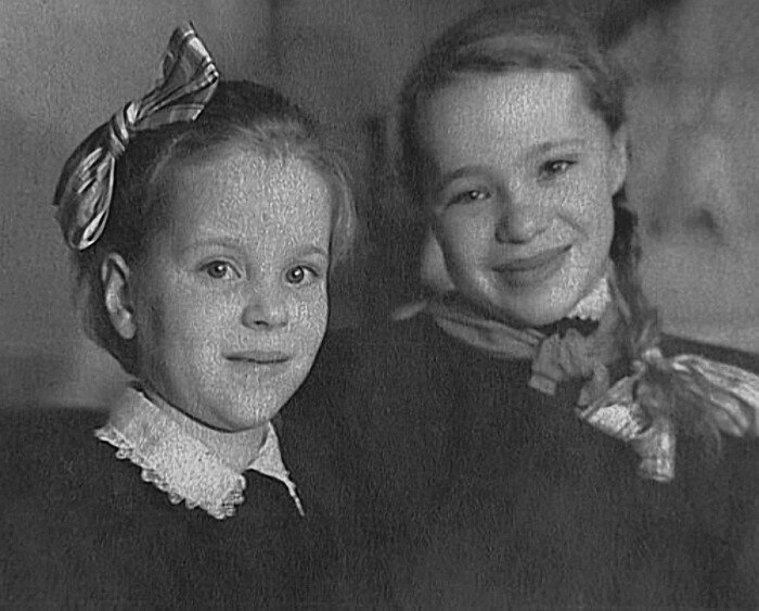  Наталья Крачковская с сестрой в детстве