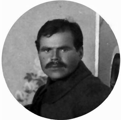 В детстве я, наверное, был антисемитом. И все из-за него. Вот он. Он меня всегда раздражал. Я просто обожал великолепный цикл рассказов Паустовского про кота-ворюгу, резиновую лодку и т. д.-10
