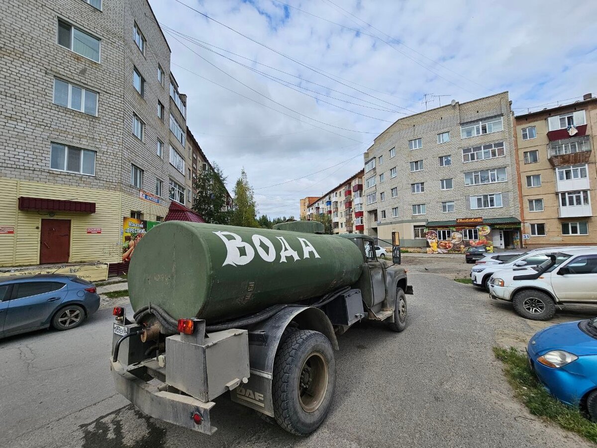    В Нефтеюганске из-за коммунальной аварии без воды остались шесть многоквартирников и поликлиника