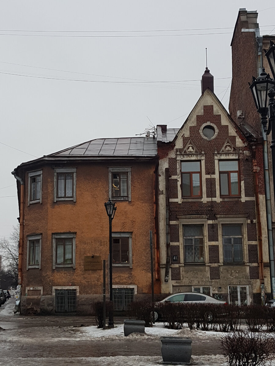 Дом №1 по ул. Некрасова, вид с бульвара Кутузова 