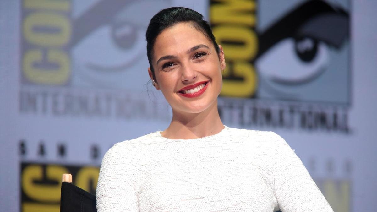    Актриса Галь Гадот в конференц-центре Сан-Диего, Калифорния:Flickr / Gage Skidmore