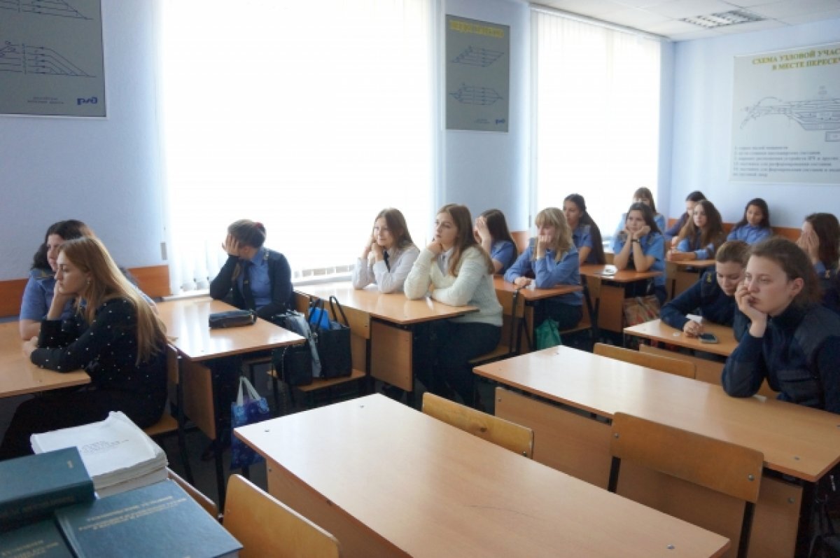    Уже не школа.