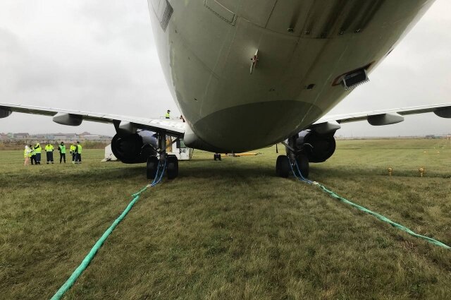    Видимых повреждений на самолёте нет. Фото: Уральская транспортная прокуратура