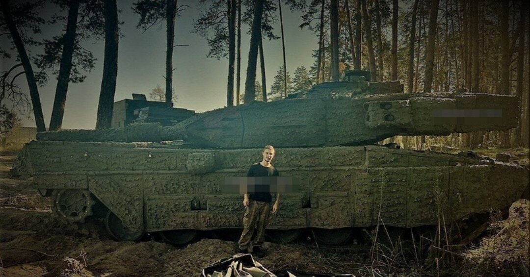 Журнал Forbes сообщил, что начиненные взрывчаткой российские беспилотники вывели из строя два из десяти шведских танков Stridsvagn 122 на новых территориях России, в 16 км к западу от Сватово.