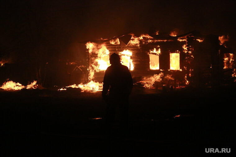    Пожар произошел в частном доме (архивное фото) с. Коктюль Ялуторовского района