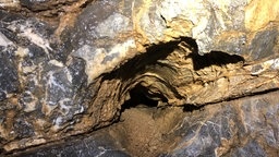 Нетронутые сталактитовые образования.