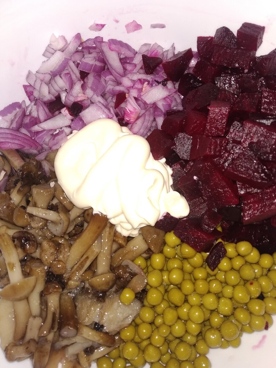 Салат перед перемешиваем