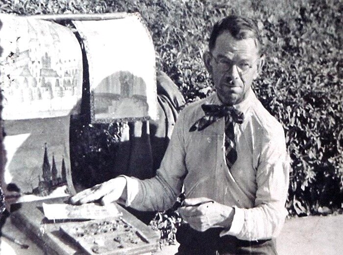 Н. Крыницкий за работой