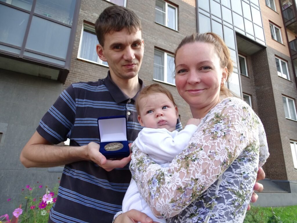 Автор Наталья Мацкевич с мужем Даниилом и дочерью