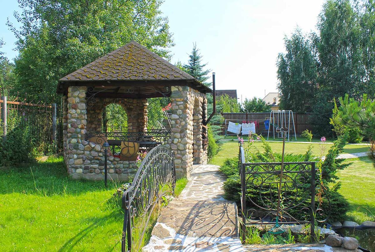 Территория пансионата на Киевском шоссе