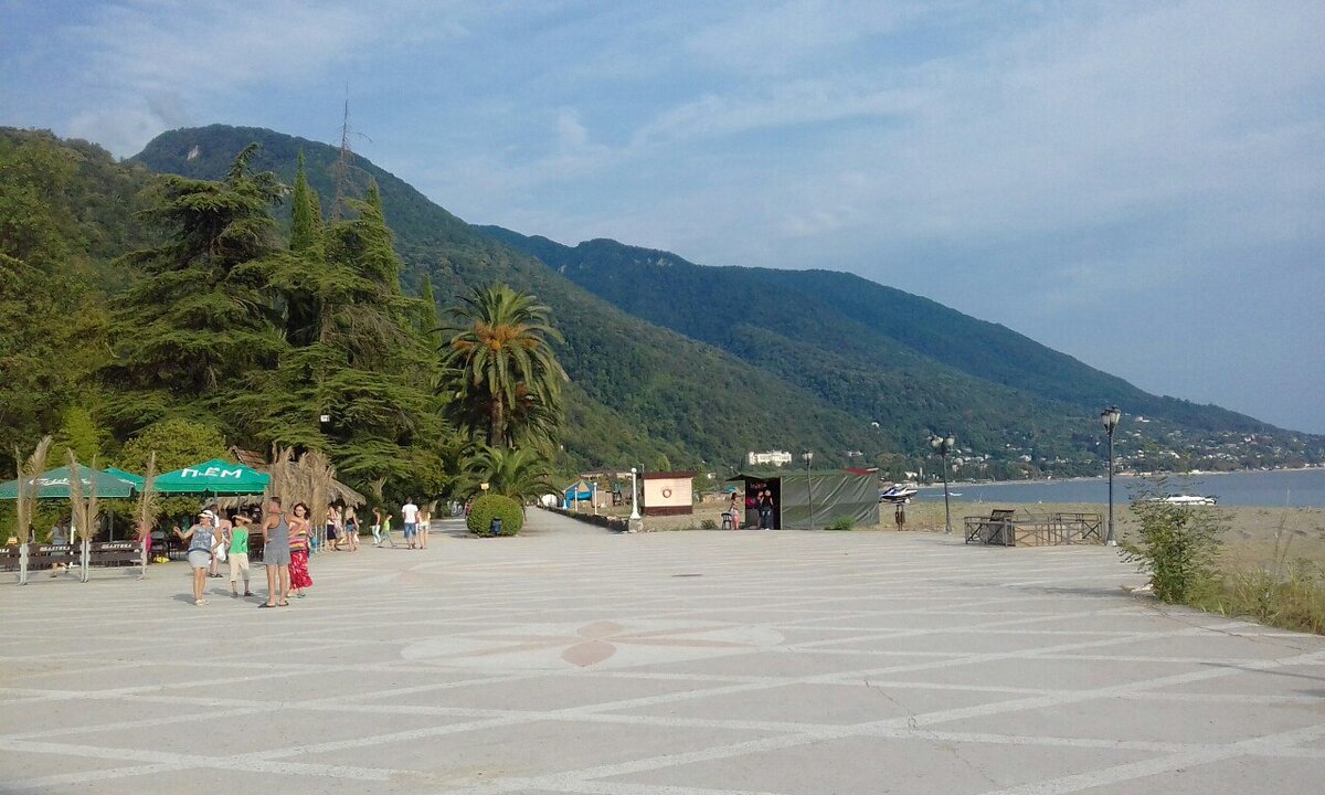 Пляж Гагра, личный архив)