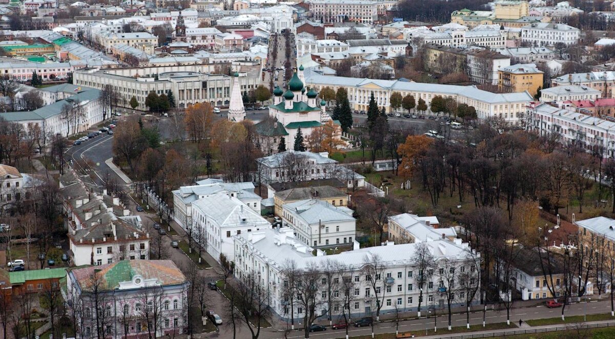 Г ярославль отзывы. Исторический центр Ярославля. Ярославль исторический центр города. Ярославль исторический центр города Ярославль. Ярославль исторический центр улицы.