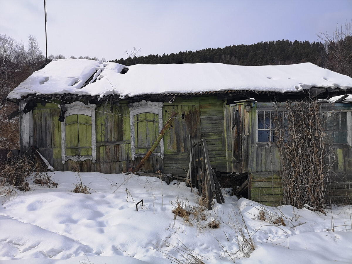 Листвянка - обратная сторона Байкала. Такие фотографии (полная разруха) никогда не покажут по телевизору.