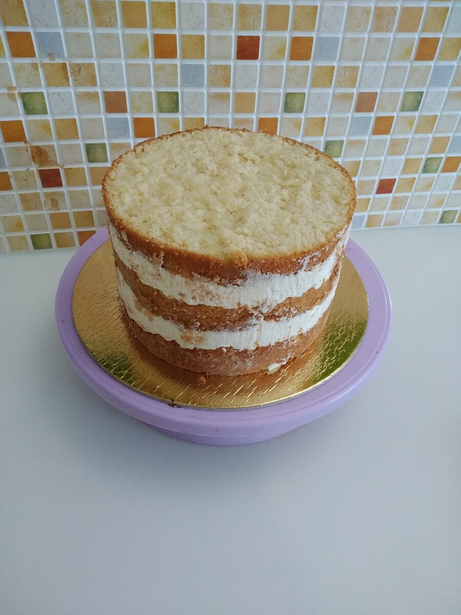 Отправляем тортик пропитываться.