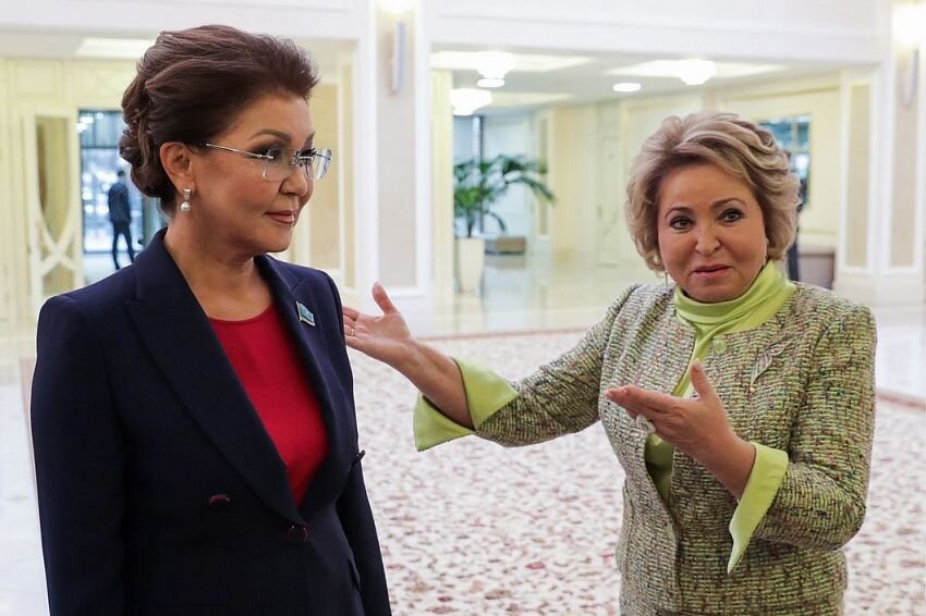 Дарига Назарбаева и Валентина Матвиенко. Фото: novayagazeta.ru    