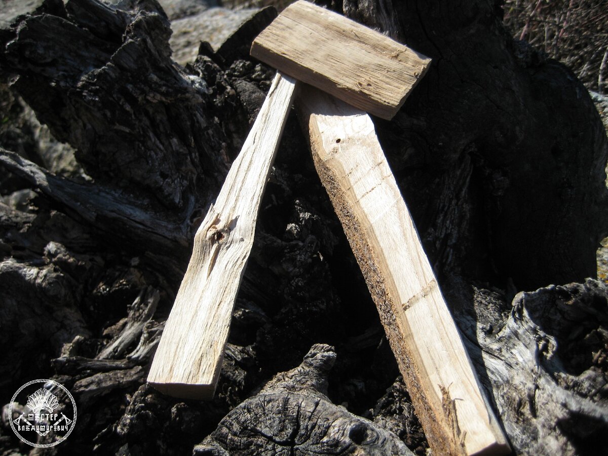 Выбрал ясень(на рисунке светлые и длинные поленца) и дуб, был у меня маленький кусочек, наверное этого случая ждал.