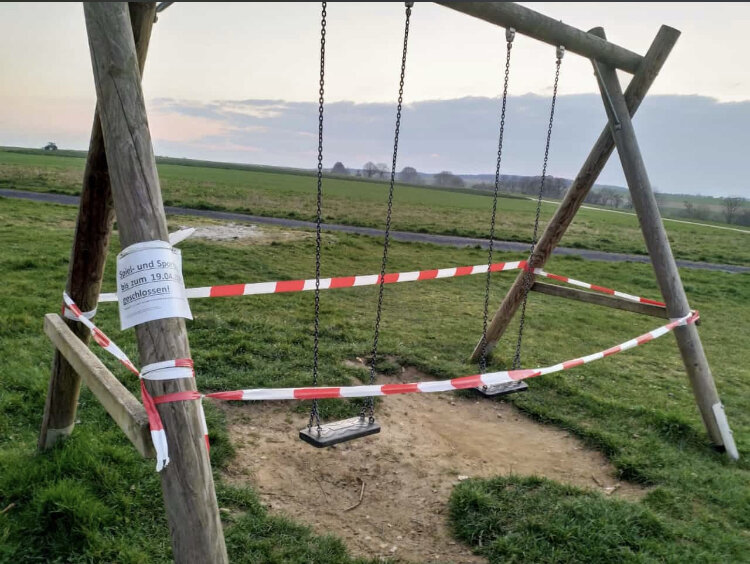 Детские площадки закрыты((