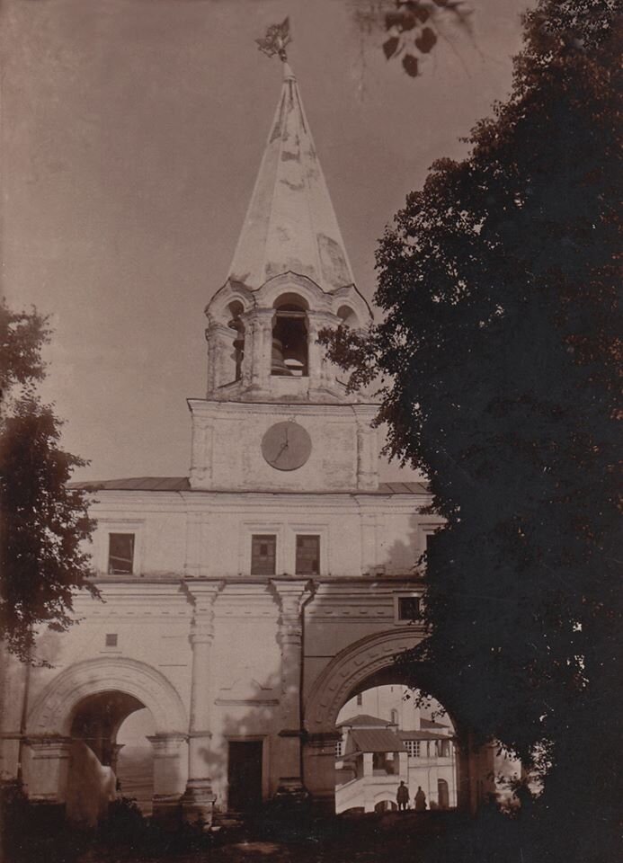 Проездные ворота фото А.А. Яковлева из семейного архива И.М. Яковлевой